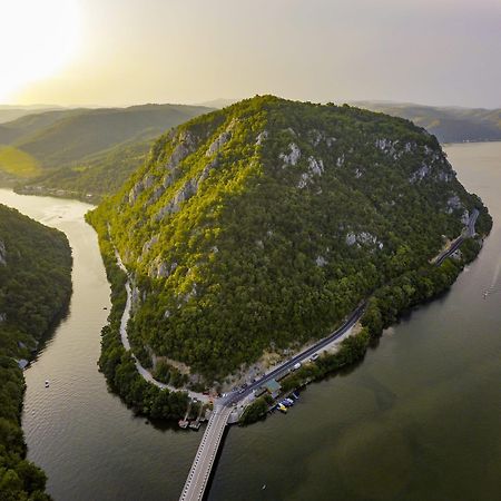 Hotel Casa Patryk Orszowa Zewnętrze zdjęcie