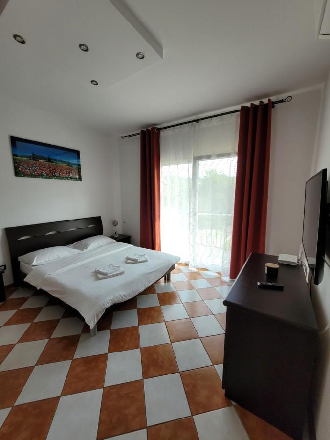 Hotel Casa Patryk Orszowa Zewnętrze zdjęcie