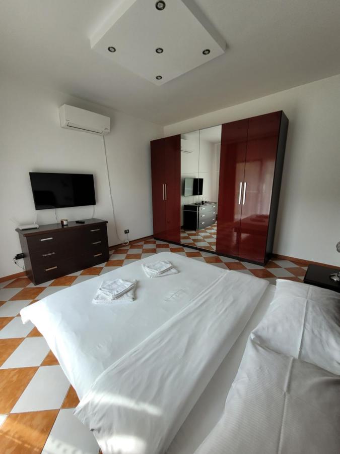 Hotel Casa Patryk Orszowa Zewnętrze zdjęcie