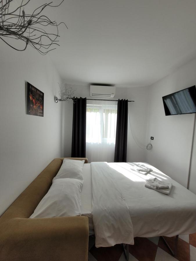 Hotel Casa Patryk Orszowa Zewnętrze zdjęcie