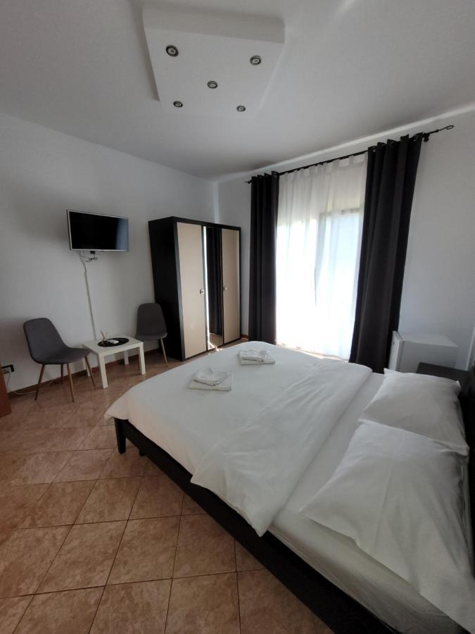 Hotel Casa Patryk Orszowa Zewnętrze zdjęcie