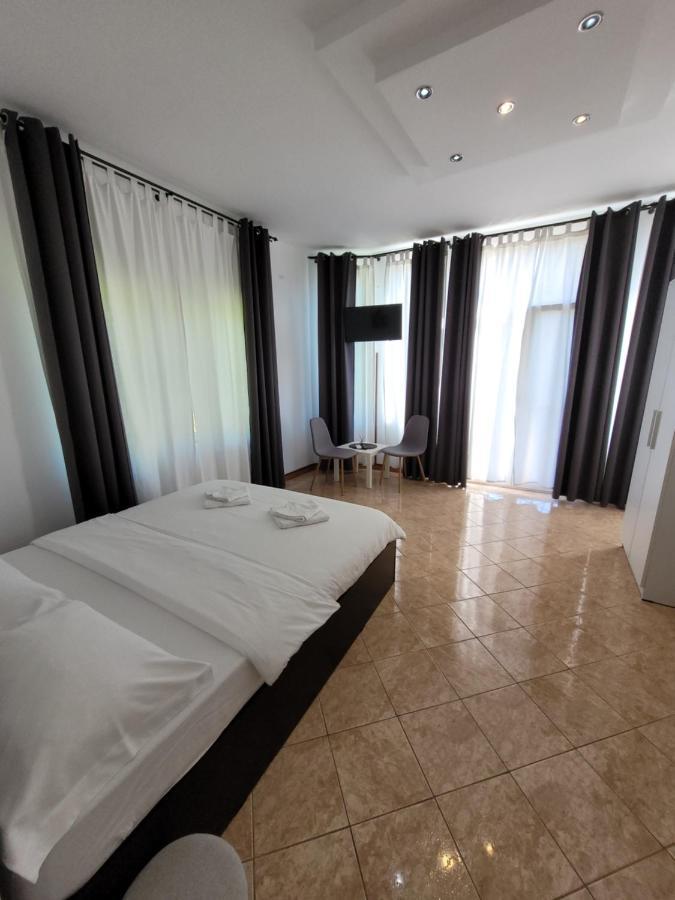 Hotel Casa Patryk Orszowa Zewnętrze zdjęcie